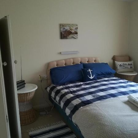 Pine Lodge Barton on Sea Esterno foto