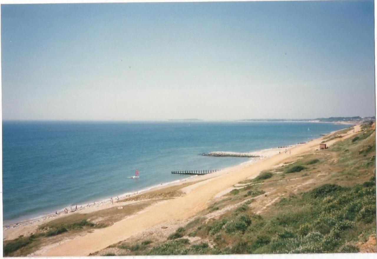Pine Lodge Barton on Sea Esterno foto